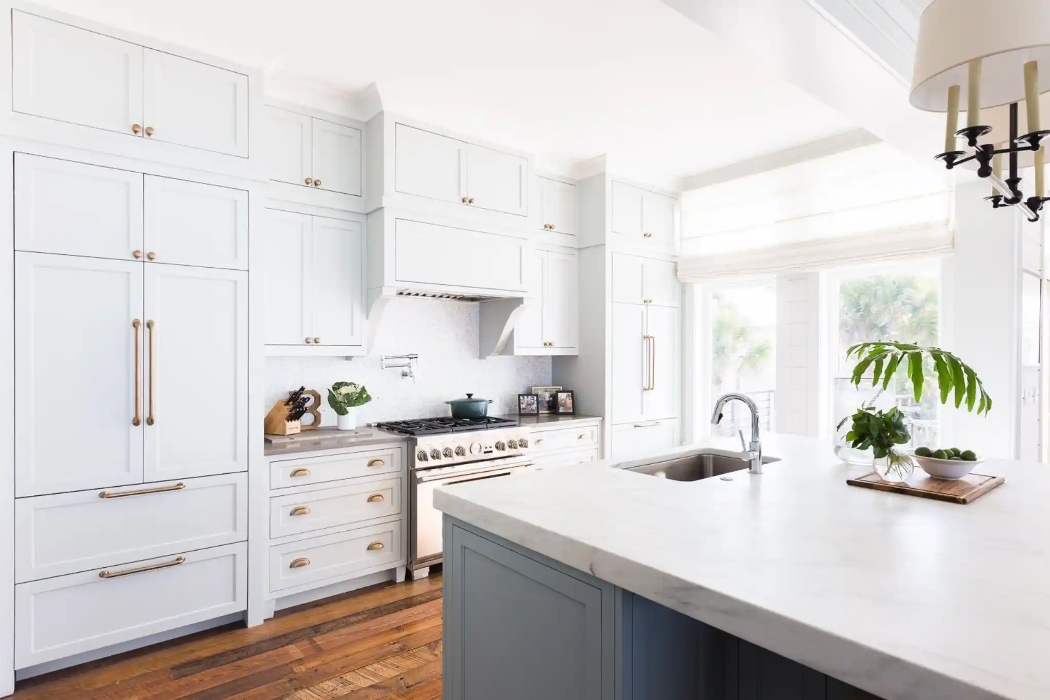 White Kitchen Cabinet